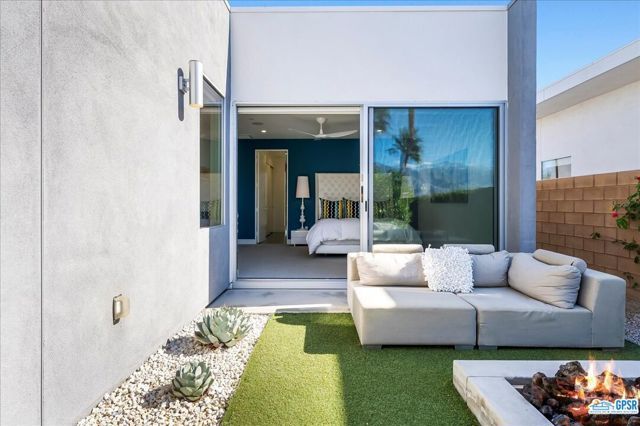 939 Bernardi Lane, Palm Springs, CA 92262