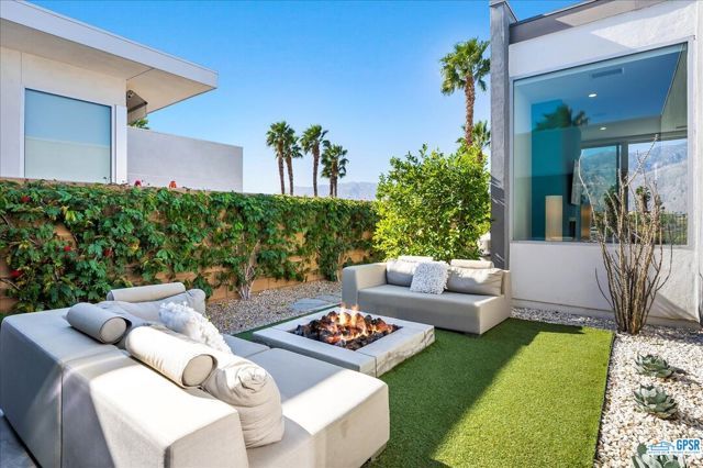 939 Bernardi Lane, Palm Springs, CA 92262