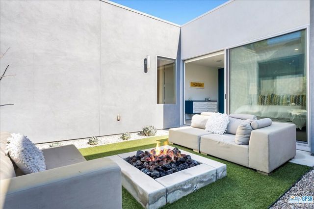 939 Bernardi Lane, Palm Springs, CA 92262