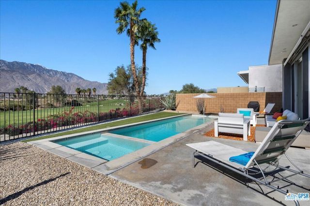 939 Bernardi Lane, Palm Springs, CA 92262