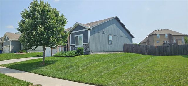 12432 Live Oak Circle, Peculiar, MO 64078