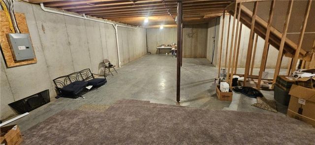 12432 Live Oak Circle, Peculiar, MO 64078