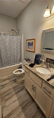 12432 Live Oak Circle, Peculiar, MO 64078
