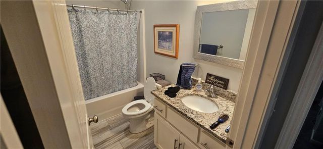 12432 Live Oak Circle, Peculiar, MO 64078