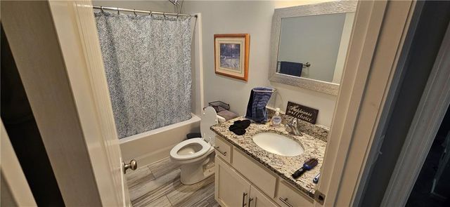 12432 Live Oak Circle, Peculiar, MO 64078