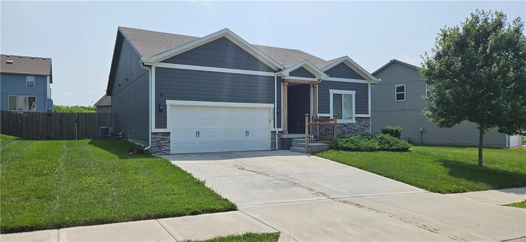 12432 Live Oak Circle, Peculiar, MO 64078