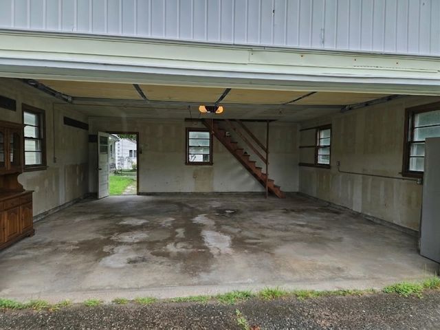 27 Feeding Hills Rd, Southwick, MA 01077
