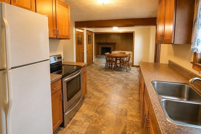 27 Feeding Hills Rd, Southwick, MA 01077