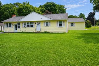 27 Feeding Hills Rd, Southwick, MA 01077