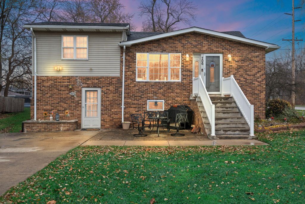 706 N Colfax Street, Griffith, IN 46319