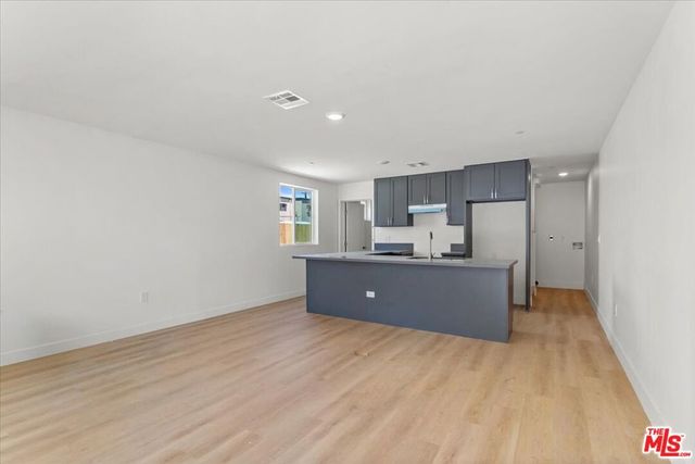 707 W 80th Street, Los Angeles, CA 90044