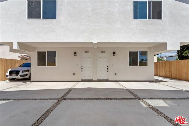 707 W 80th Street, Los Angeles, CA 90044