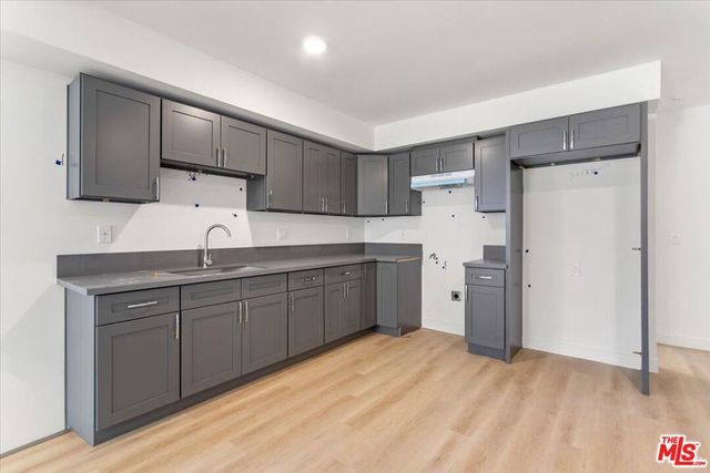 707 W 80th Street, Los Angeles, CA 90044