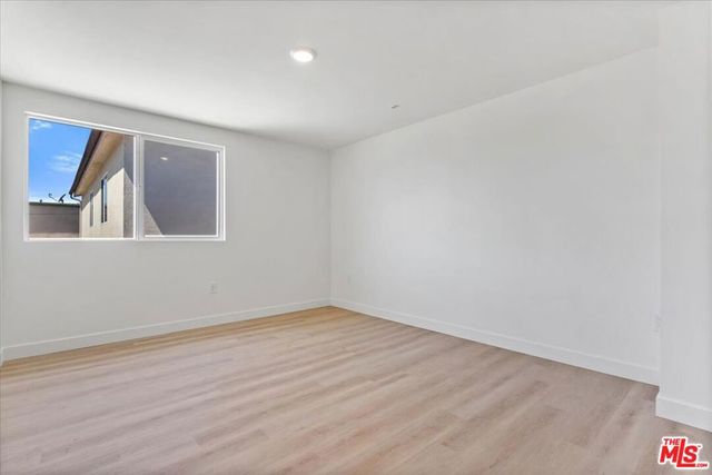 707 W 80th Street, Los Angeles, CA 90044