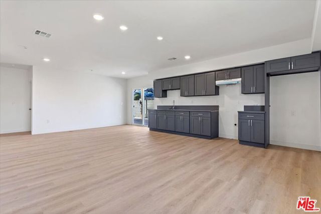 707 W 80th Street, Los Angeles, CA 90044