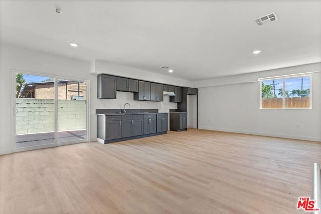 707 W 80th Street, Los Angeles, CA 90044