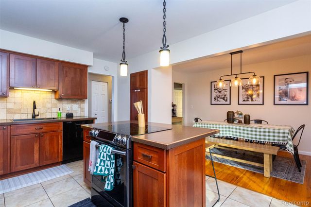 320 N Batchewana Street, Clawson, MI 48017