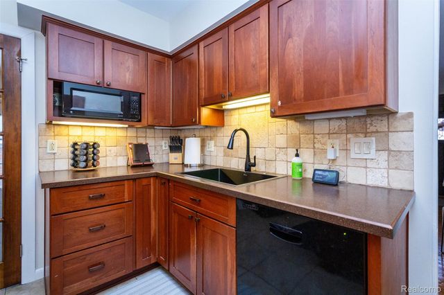 320 N Batchewana Street, Clawson, MI 48017