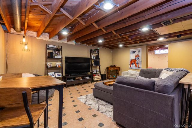 320 N Batchewana Street, Clawson, MI 48017