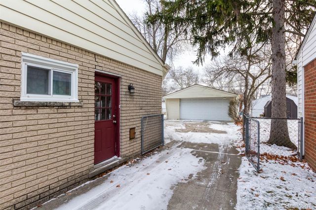 320 N Batchewana Street, Clawson, MI 48017