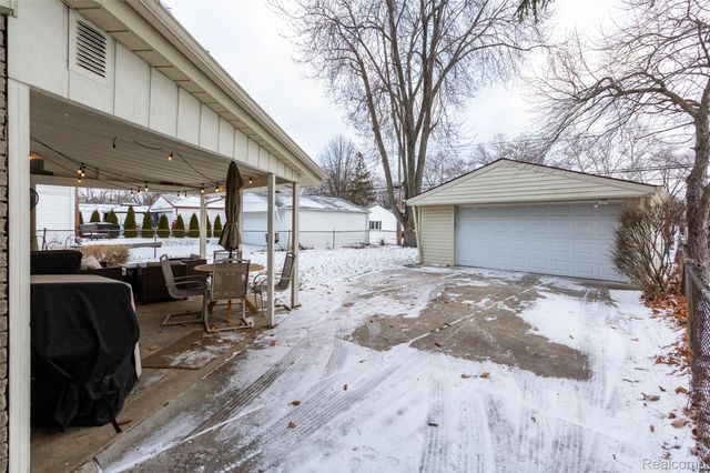 320 N Batchewana Street, Clawson, MI 48017