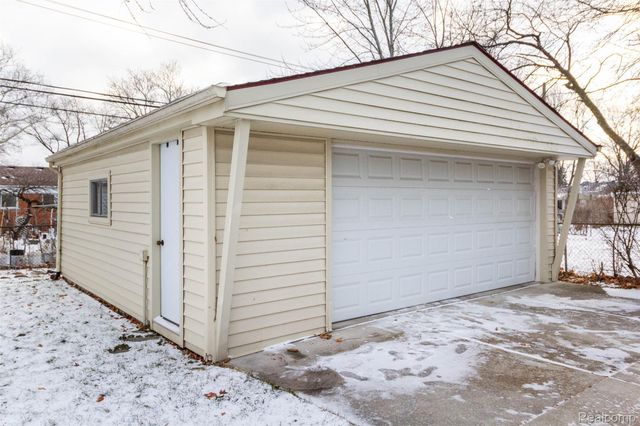 320 N Batchewana Street, Clawson, MI 48017