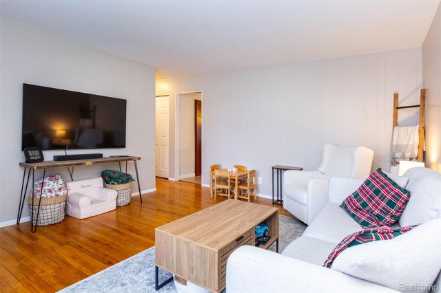 320 N Batchewana Street, Clawson, MI 48017