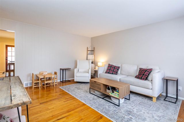 320 N Batchewana Street, Clawson, MI 48017