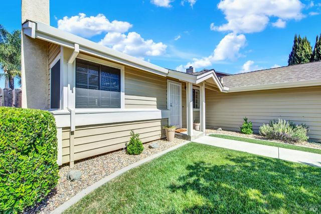 699 Shannon Dr, Vacaville, CA 95688