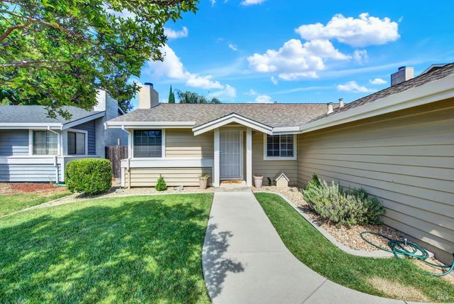 699 Shannon Dr, Vacaville, CA 95688