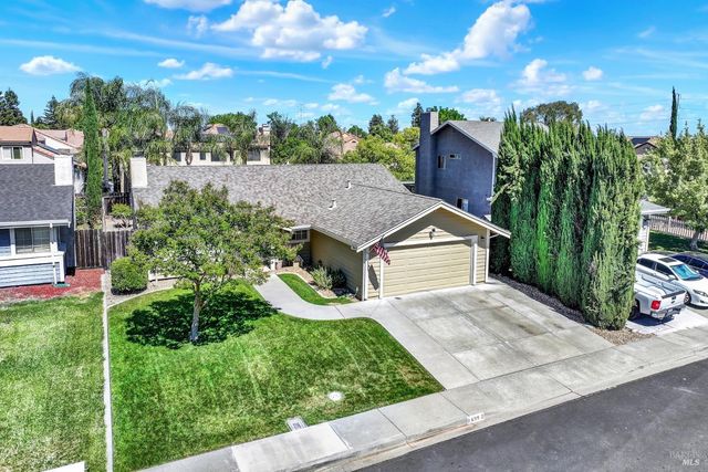 699 Shannon Dr, Vacaville, CA 95688