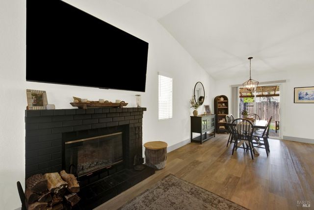 699 Shannon Dr, Vacaville, CA 95688