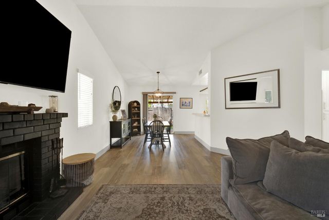 699 Shannon Dr, Vacaville, CA 95688