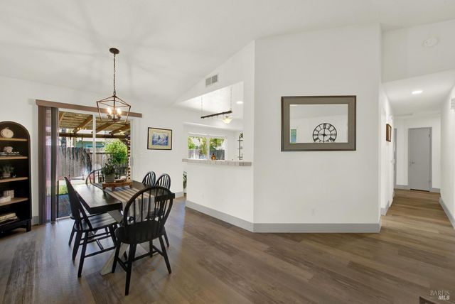 699 Shannon Dr, Vacaville, CA 95688