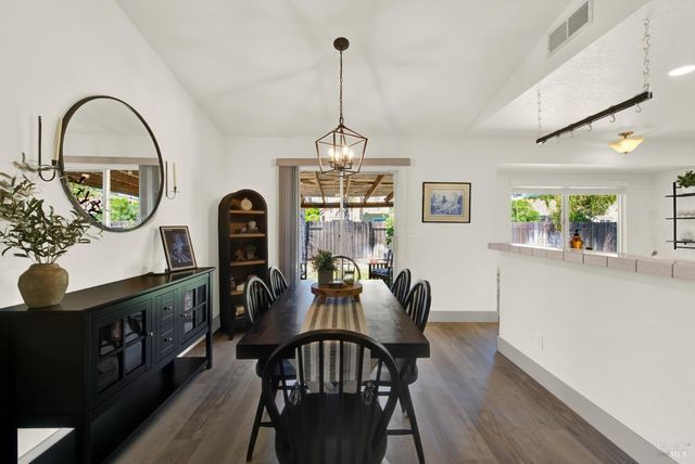 699 Shannon Dr, Vacaville, CA 95688