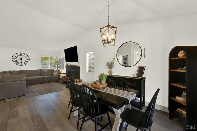 699 Shannon Dr, Vacaville, CA 95688