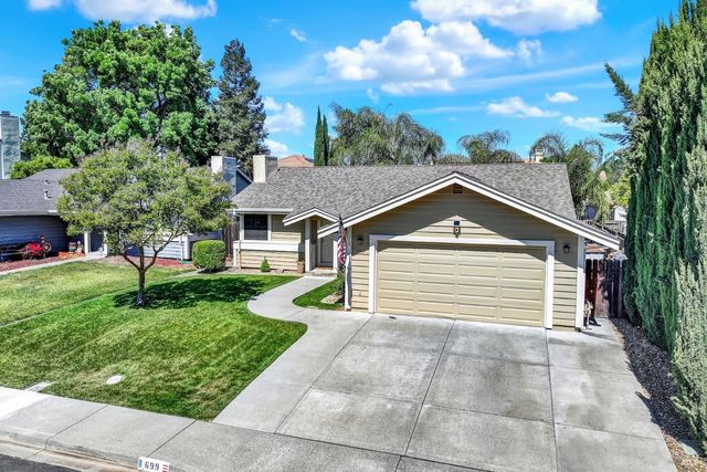 699 Shannon Dr, Vacaville, CA 95688