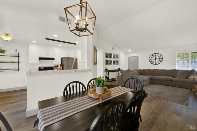 699 Shannon Dr, Vacaville, CA 95688