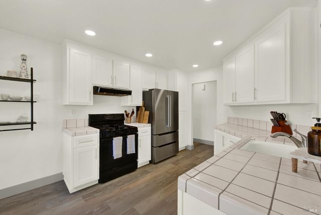 699 Shannon Dr, Vacaville, CA 95688