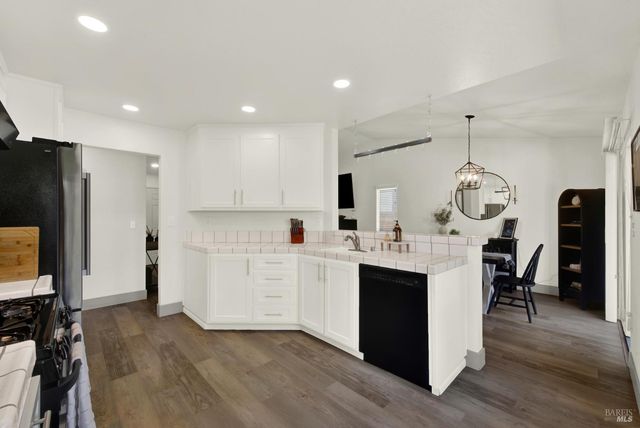 699 Shannon Dr, Vacaville, CA 95688