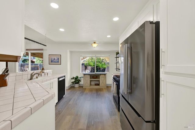 699 Shannon Dr, Vacaville, CA 95688