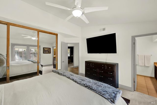 699 Shannon Dr, Vacaville, CA 95688