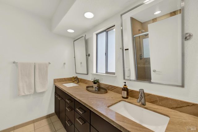 699 Shannon Dr, Vacaville, CA 95688