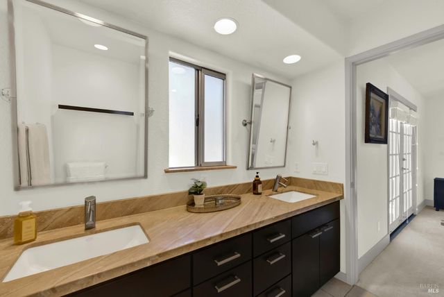 699 Shannon Dr, Vacaville, CA 95688