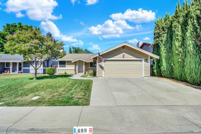 699 Shannon Dr, Vacaville, CA 95688