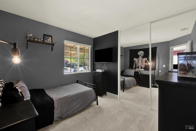 699 Shannon Dr, Vacaville, CA 95688