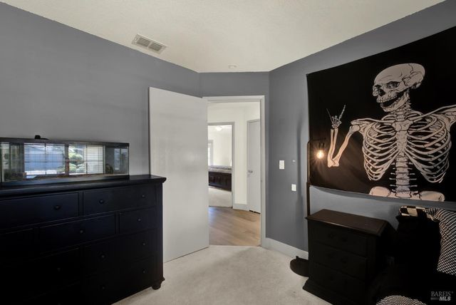 699 Shannon Dr, Vacaville, CA 95688