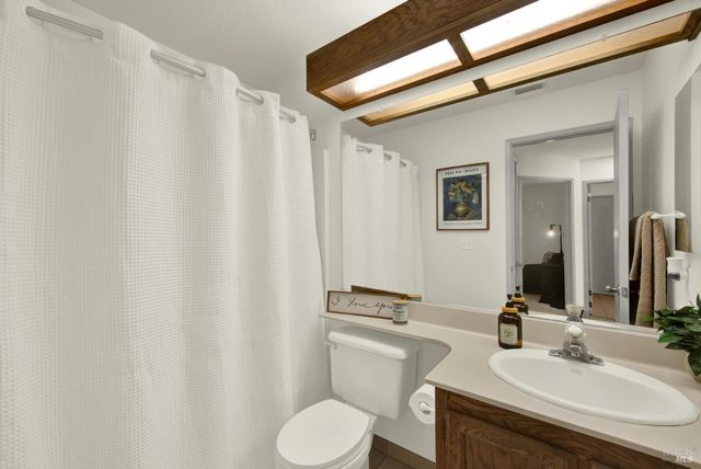 699 Shannon Dr, Vacaville, CA 95688