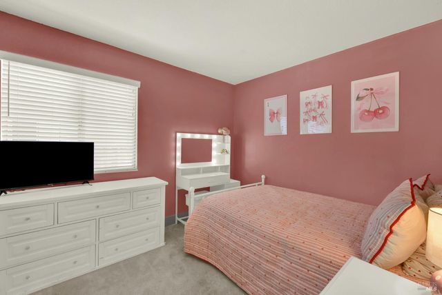 699 Shannon Dr, Vacaville, CA 95688