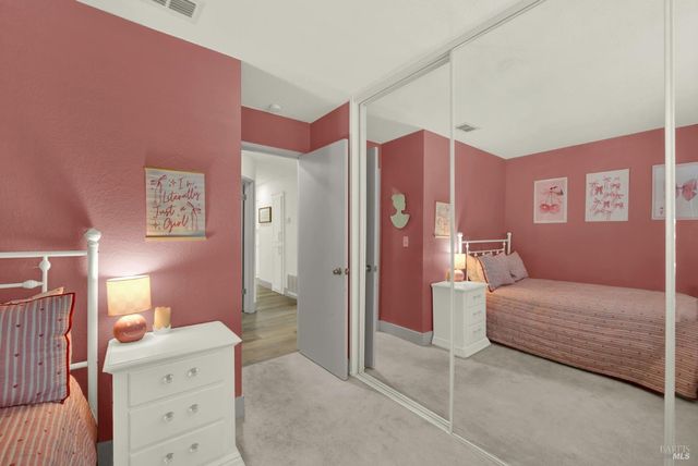 699 Shannon Dr, Vacaville, CA 95688